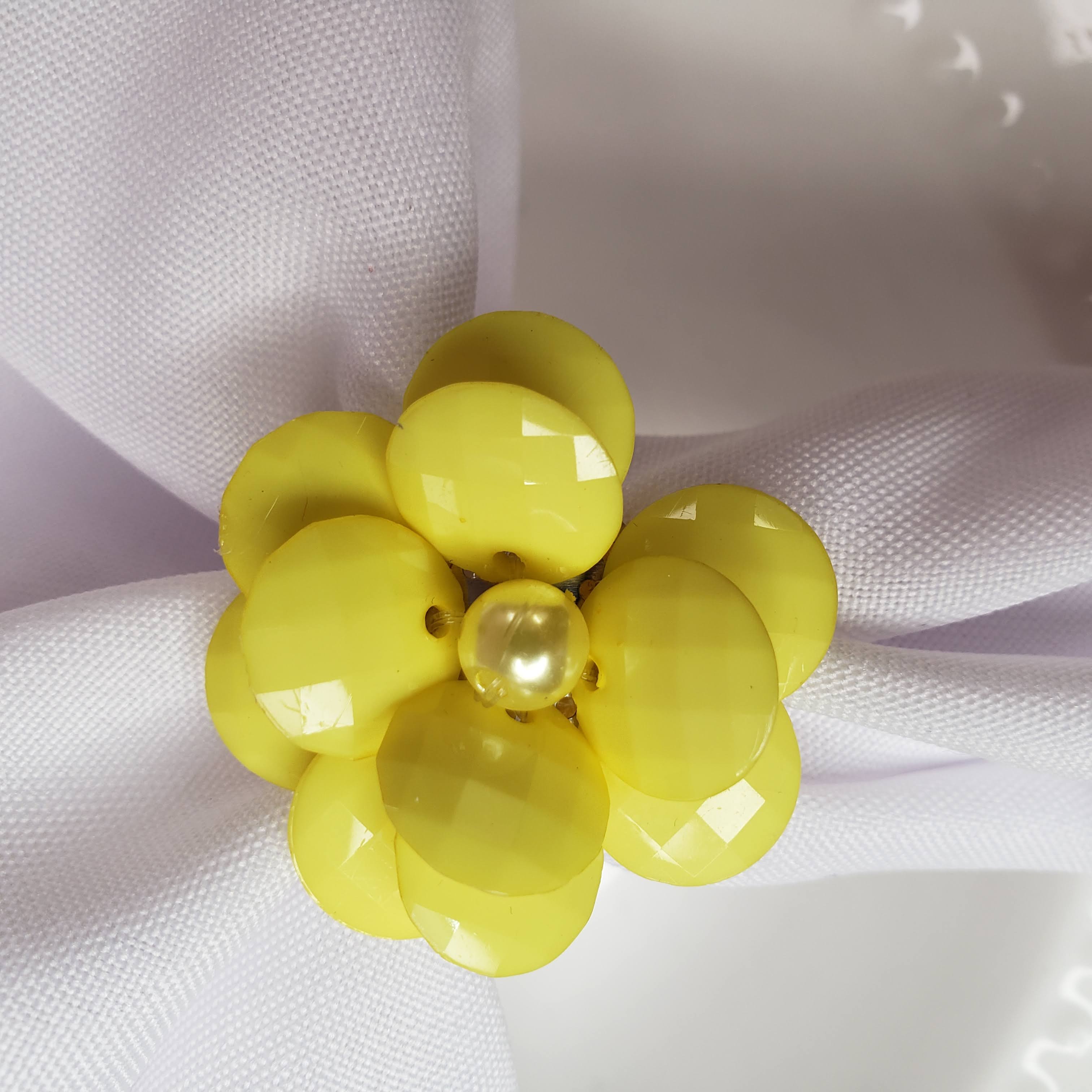 Maison Charlô | Set of 4 Delicate Flower Napkin Rings | Wedding, Thanksgiving, Christmas, New Year, Wedding, Banquet, Birthday